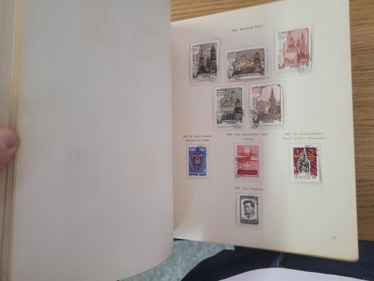 SSSR, sbírka ve třech albech známky kolem roku 1950, nafocena ukázka, vyšší katalog, doporučujeme osobní prohlídku