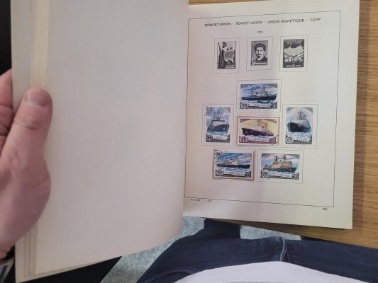 SSSR, sbírka ve třech albech známky kolem roku 1950, nafocena ukázka, vyšší katalog, doporučujeme osobní prohlídku