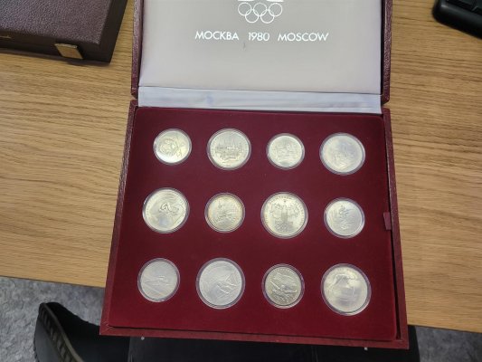 Olympiáda 1980 Moskva, Sada obsahuje 14 x 5 Rubl + 14 x 10 Rubl mincovna Moskva a Leningrad, materiál Stříbro 900/ 100, váha celkem 699, 58, nafoceno 