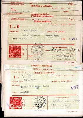 52 kusů prošlých platebních poukázek, razítka 1922-1925, 9 kusů frankovaných známek  DL24 + 43 kusů známek DL19