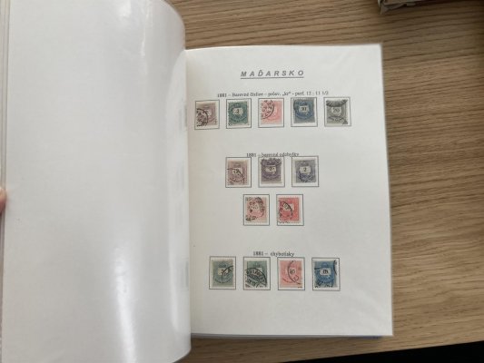 Maďarsko od začátku, včetně známěk přeběžných, aršíků a další. Vysoký katalog, ve 4-albech. 
