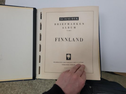 Finsko, 1860 -1997, Alandy 1984 - 1995, sbírka na listech Schaubek ve dvou svazcícH, známky, aršíky, soutisky, od roku 1921 **, včetně Zeppelin, katalog Michel cca 4000, Alandy **, katalog cca 200, velmi hezká, dobře zastoupená sbírka