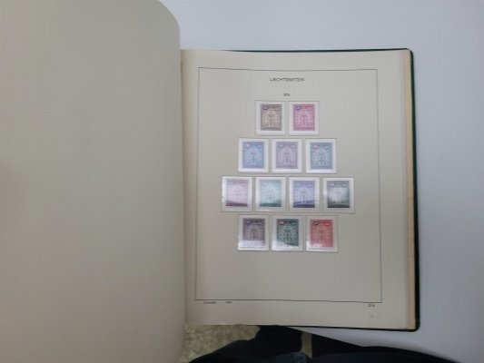 Lichtenštejn 1957 - 1995, sbírka v pérových deskách na zasklených listech Schaubek( listy od 1944), katalog cca 1260 euro, výborná kvalita 