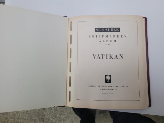 Vatikán 1958 - 1994, sbírka v pérových deskách na zasklených listech Schaubek( listy od 1933), katalog cca 700 euro, výborná kvalita 