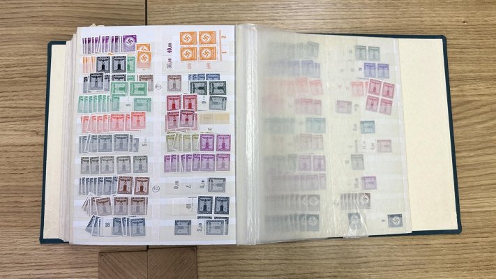 Deutsches Reich, zelené desky s listy, převážně svěží skladová zásoba, velké množství materiálu, velmi vysoká katalogová hodnota, vhodné k dalšímu zpracování