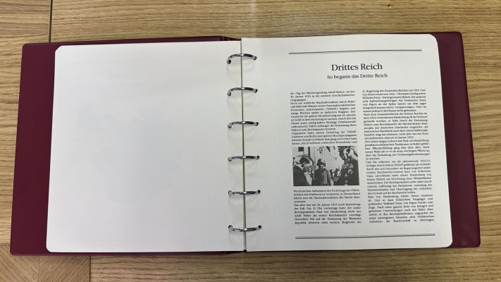 Deutsches Reich , originální ABO album firmy BOREK se známkami DR z let 1933 - 45, převážně svěží, je zde zastoupeno mnoho hledaných serií, Wagner, řemesla, kroje, letecké, aršíky 4 - 11, služební známky, Nürburgring, hnědé a modré stuhy,SS, nafoceno, velmi vysoký katalogový záznam