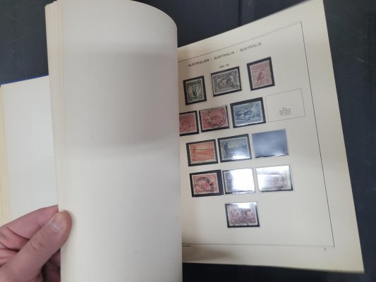 Austrálie, na listech Schaubek od roku 1913 - 1989, převážně ražené, nafocena malá ukázka 