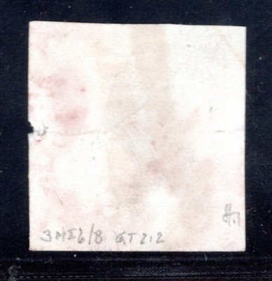 3 Y I- G Michel, 3 Kr tomatově červená, I. emise, pravý dolní rohový kus, 7 : 5,5 mm s nápichovým bodem v pravém okraji. Gravura 2-2 ( s vodorovnou čárkou ve znaku). Nadstardantní střih známky, zkoušeno Strakosch