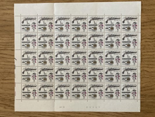 1747 Historické palné zbraně 1 Kčs, kompletní 35kusový arch (B, 28. I. 69)