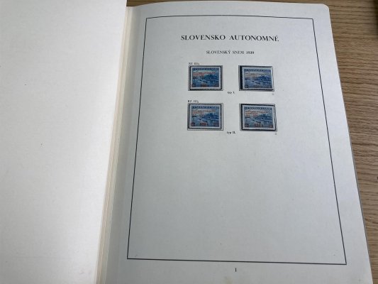 Slovensko 1939 - 1945 specializovaná, skoro kompletní sbírka( chybí několik známek) v albu slovenských poštovních známek na předtištěných a zasklených listech. Obsahuje rozdílné typy známek, barevné odstíny, polohy průsvitek, zoubkování a druhy lepu. Všechny známky luxusní kvalita,  lepší známky zkoušené, vysoký katalog ( Synek 800 euro), hezké