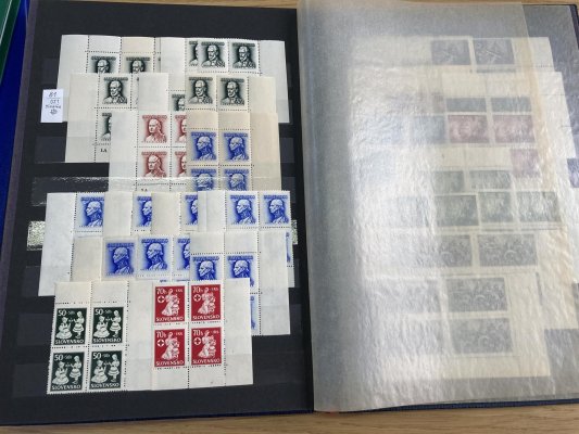 Slovensko 1939 - 1945 specializovaná,  mimořádná sbírka rohových 4 bloků, vše luxusní kvalita, velmi hledané kusy, obsahuje Dč, miniautury ( částečně nekompletní a další) , vysoký katalog ( Synek1200  euro) , hledané