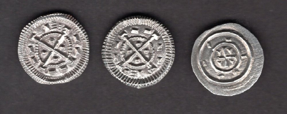 Hungary  Béla II.the Blind , 1Denar lot 3 coins, 3 rozdílné ražby, ÉH#53, H#102 Ag 0,37g/pc , 10-13mm Cross with dots, variant without 3dots, with 3 dots