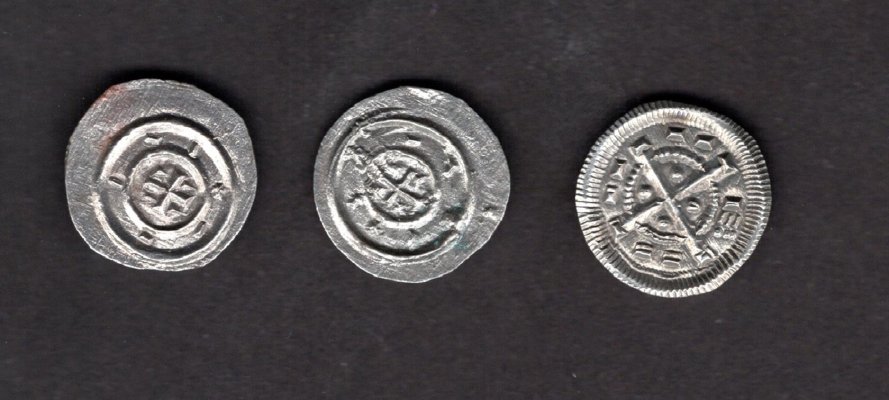 Hungary  Béla II.the Blind , 1Denar lot 3 coins, 3 rozdílné ražby, ÉH#53, H#102 Ag 0,37g/pc , 10-13mm Cross with dots, variant without 3dots, with 3 dots