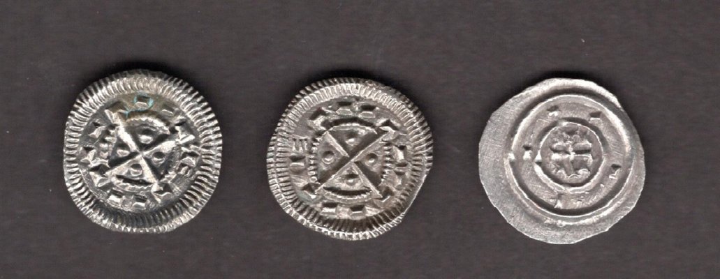 Hungary  Béla II.the Blind , 1Denar lot 3 coins, 3 rozdílné ražby, ÉH#53, H#102 Ag 0,41g/pc , 10-13mm Cross with dots, variant without 3dots, with/without line
