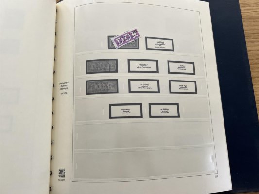 DDR, 1949 - 1990 v šesti krásných svazcích SAFE na listech a v deskách, z naprosté většiny svěží, prakticky kompletní sbírka včetně stěžejních serií a aršíků, velmi hezké, vysoký katalogový záznam z pozůstalosti, velmi příznivě vyvoláváno