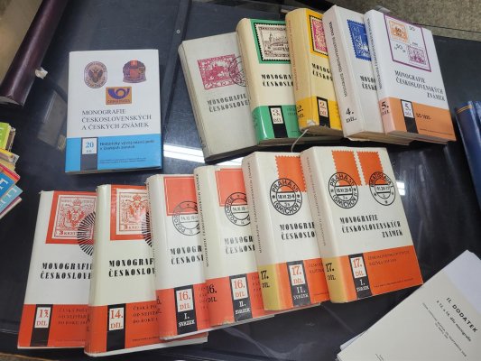 Monografie díly 1 - 5 + další, celkem 12 Monografií + Filatelie staré roky 1962 - 1964 + Kniha o padělcích 