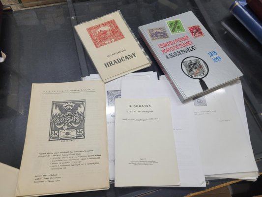 Monografie díly 1 - 5 + další, celkem 12 Monografií + Filatelie staré roky 1962 - 1964 + Kniha o padělcích 