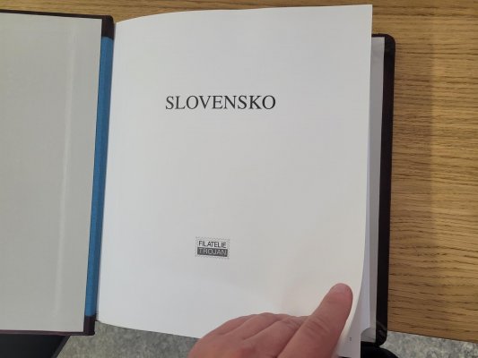 Slovensko 1993 - 2002, generální kompletní sbírka na zasklených listech, krásně zpracované, dobrá kvalita, vysoká pořizovací cena listů i známek, nafocena malá ukázka 