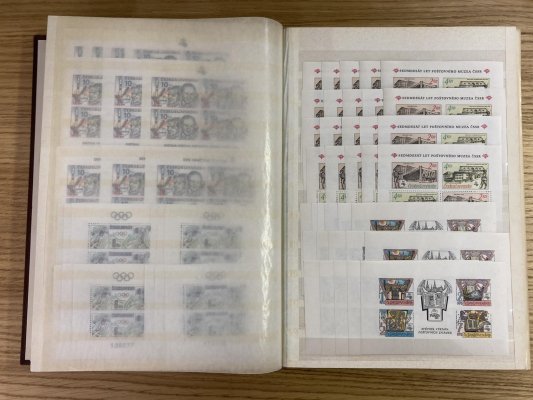 ČSSR II - roky 1984 - 1992, PL + aršíky, dobrá kvalita, katalogová cena více než 23 000 Kč, uloženo přehledně v hnědém albu, symbolická cena 