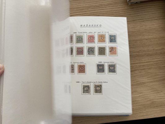 Maďarsko od začátku, včetně známěk předběžných, aršíků a další. Vysoký katalog, ve 4-albech. 