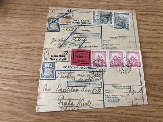 Verzehrungssteuer: 2x Paketkarteausschnitt, single 1K Potravní daň/ Verzehrungssteuermarke, in PRAG-55 - 26.9.1940 & 2* 1K Potravní daň, in PRAG-65 - 10.7.1940, mit komplette Marke selten. Lebensmittelpakete aus Neuötting/ Prosetsch


