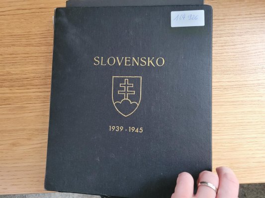 Slovenský štát - obsahující první zkoušenou sérii, ( 10 Kč razítkovaná) poté generální sbírku v dobrém stavu + nějaké zajímavosti, některé 4 bloky či 3 x aršík.