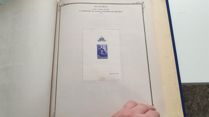 Bulharsko -  sbírka na listech a v deskách Schaubek, 1879 - 1952, zpočátku razítkované, cca od roku 1900 neupotřebené, obsahuje i lepší serie, např. 242/8, 260/5, 280/5286/90,291/5 a další včetně doplatních, vyvoláváme za velmi příznivou cenu, stojí za prohlídku