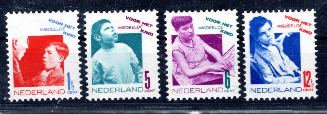 Holandsko -  Mi. 245 - 8, dětem, hezká řada