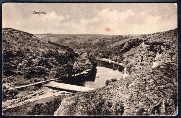 pohlednice Znojma vyplacená známkou 15 h cihlově červená s 1. čs. příležitostným razítkem - " SOKOLSKÝ SLET VE ZNOJMĚ ", 24/7/19, hezké a hledané